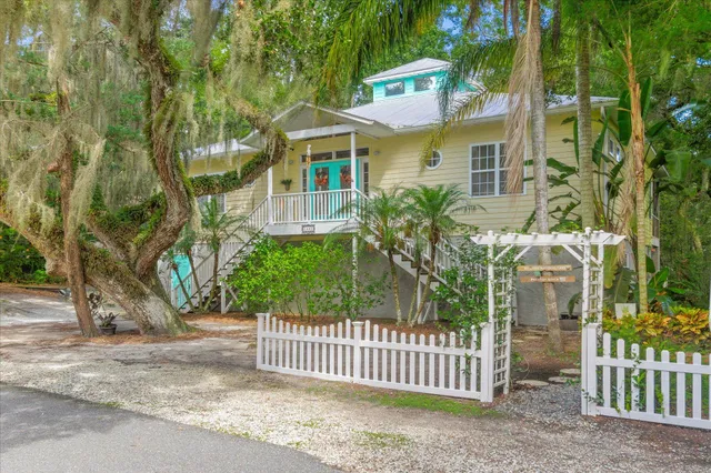 a view of a entrance to house