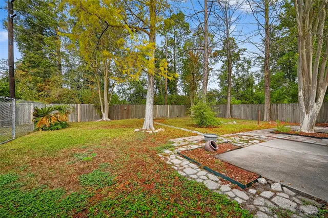 a view of a yard with basketball court