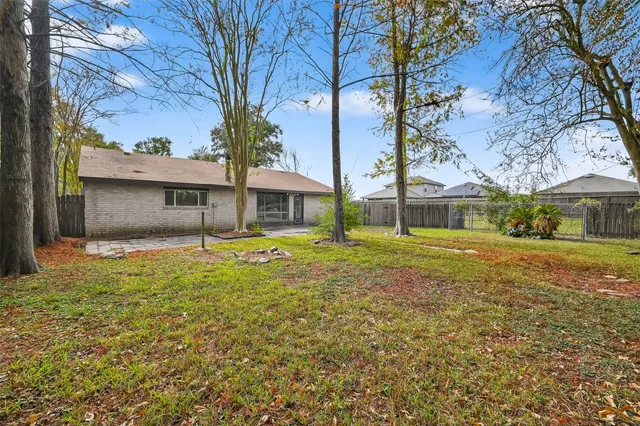 a view of house with a yard
