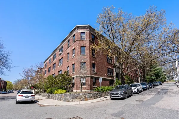 $5,300 | 6 Lanark Road, Unit 1, Brookline, MA 02445