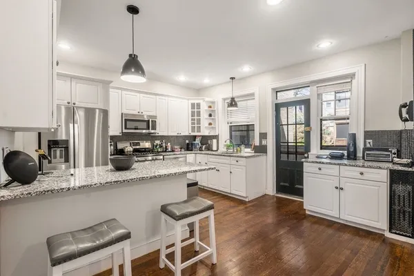 $5,300 | 6 Lanark Road, Unit 1, Brookline, MA 02445