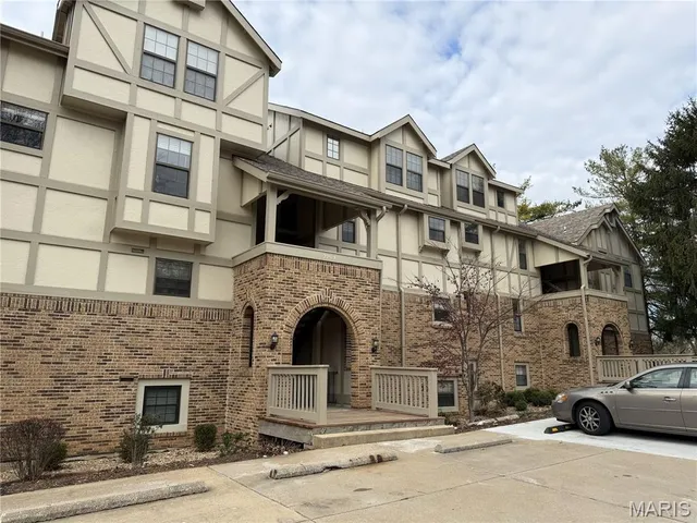 $185,000 | 2205 Sequoia Park Court, Unit C, Maryland Heights, MO 63043