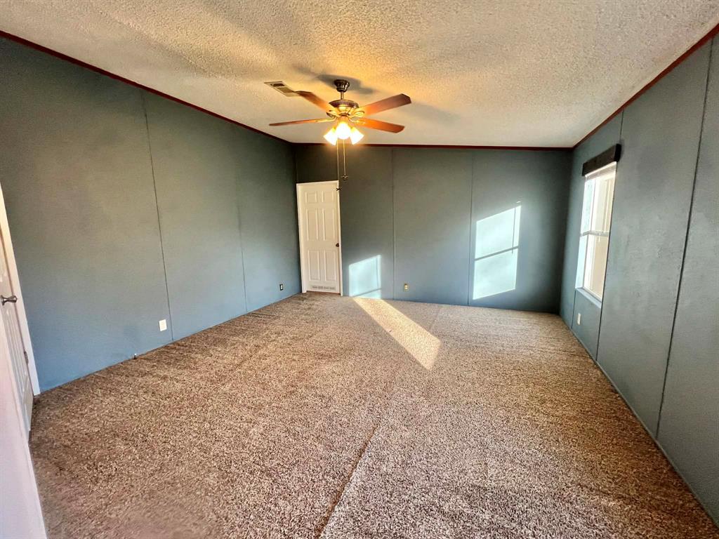 1085 Highland Circle Springtown, TX 76082 - Photo 12 of 29
