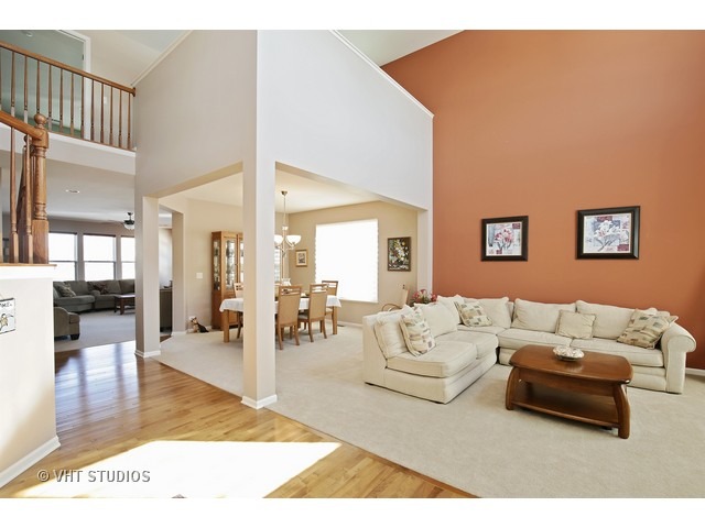 322 Monument Road Elgin, IL 60124 - Photo 5 of 15 a living room with furniture and wooden floor