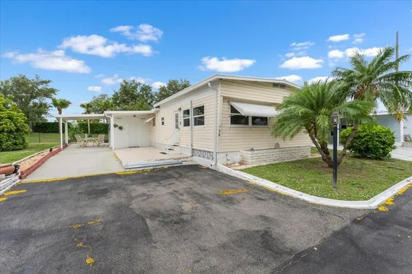 $95,500 | 5316 53rd Avenue East, Unit A10, Bradenton, FL 34203