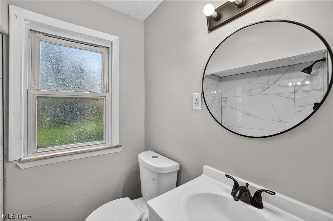 303 South Green Road Cleveland, OH 44121 - Photo 11 of 32