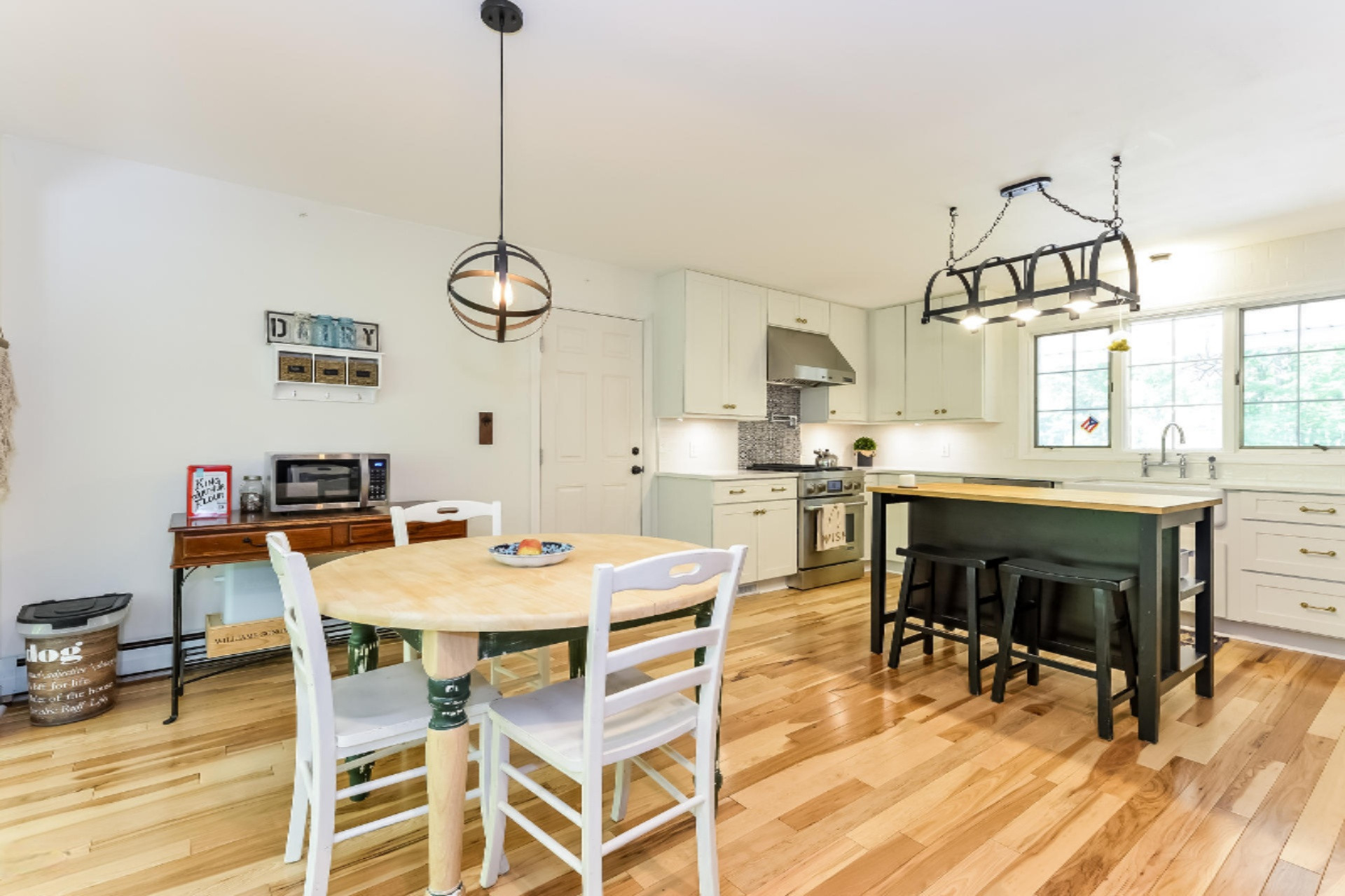 8607 West R Avenue Kalamazoo, MI 49009 - Photo 13 of 42 013-Breakfast_Nook-5834467-medium