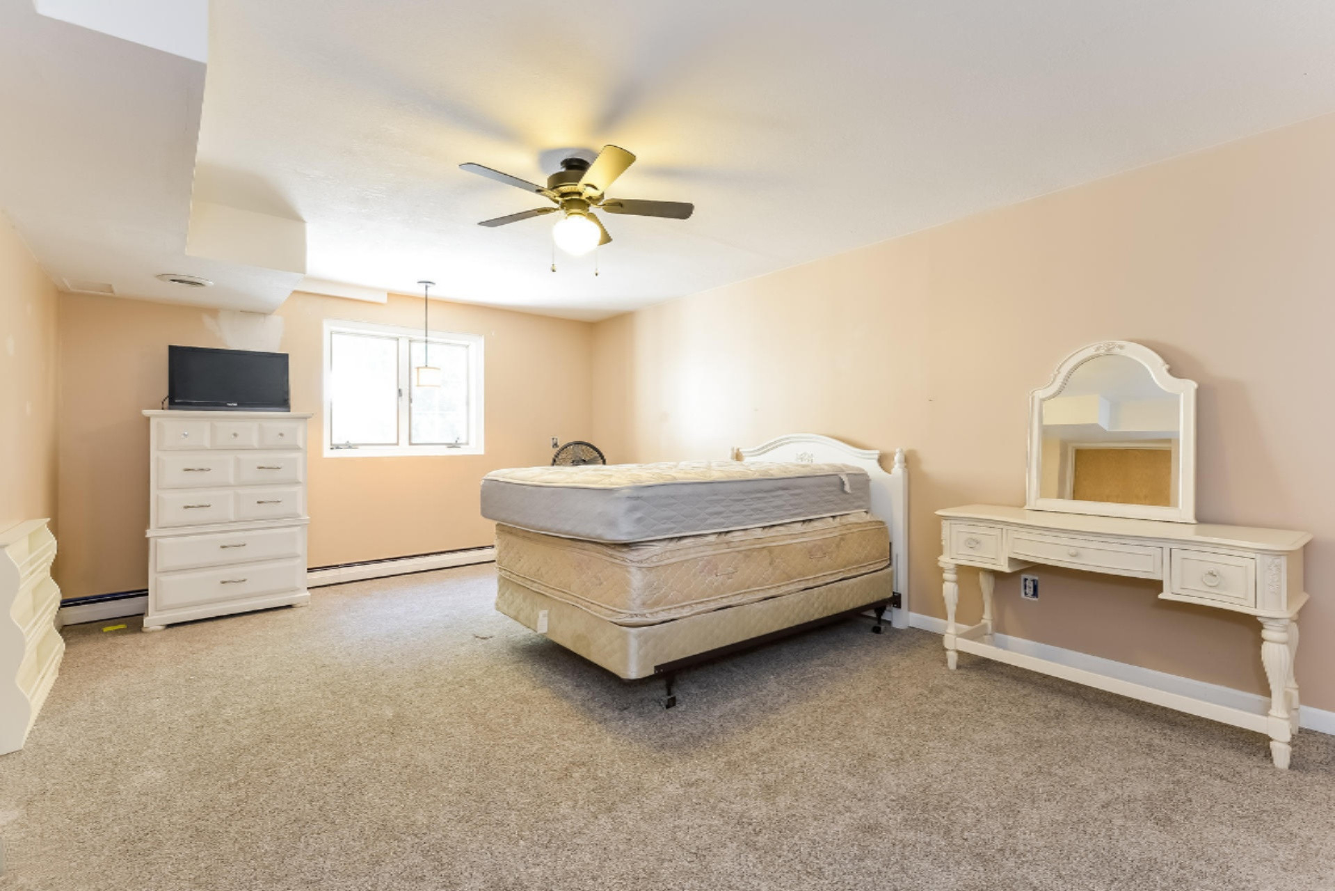 8607 West R Avenue Kalamazoo, MI 49009 - Photo 32 of 42 032-Bedroom-5834484-medium