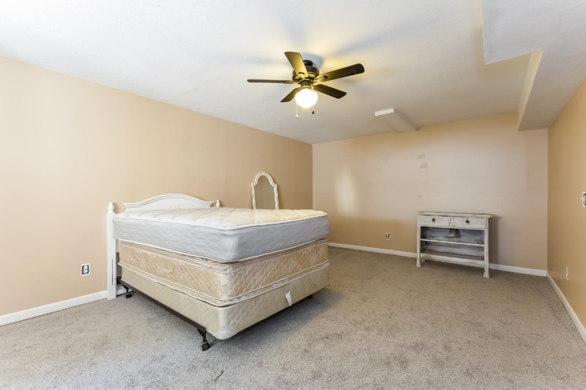 8607 West R Avenue Kalamazoo, MI 49009 - Photo 33 of 42 033-Bedroom-5834485-medium
