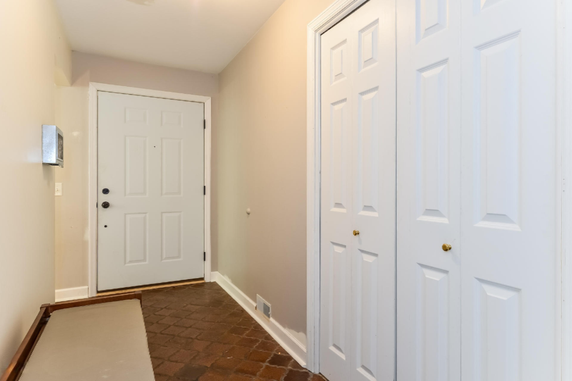 8607 West R Avenue Kalamazoo, MI 49009 - Photo 4 of 42 004-Front_Entrance-5834454-medium