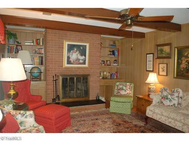 3391 Staghorn Road Winston-Salem, NC 27104 - Photo 3 of 16 Den/Family/Great Room.