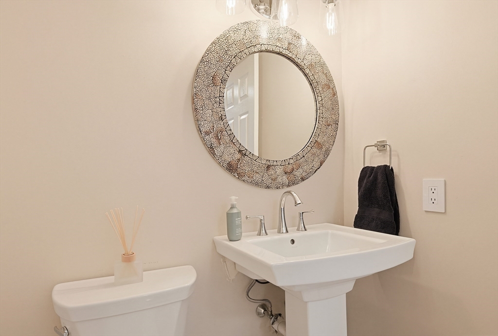 8 Weyman Lane Sharon, MA 02067 - Photo 22 of 42