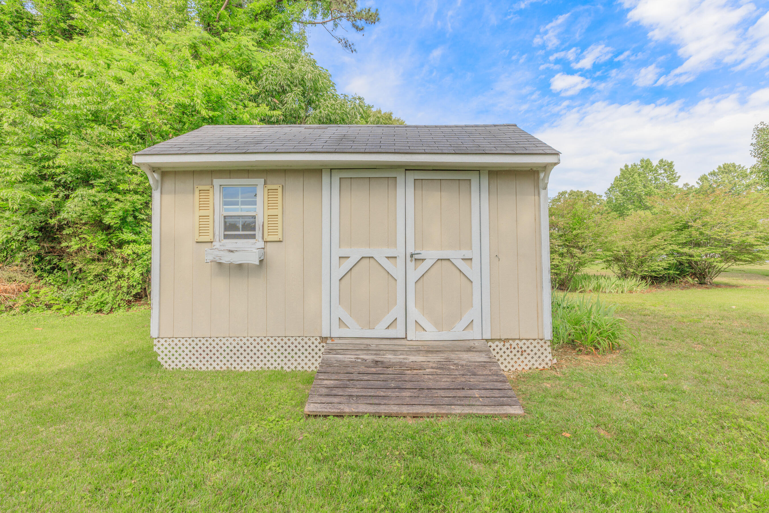 8790 Igou Gap Road Chattanooga, TN 37421 - Photo 35 of 46 Floored shed with locking door