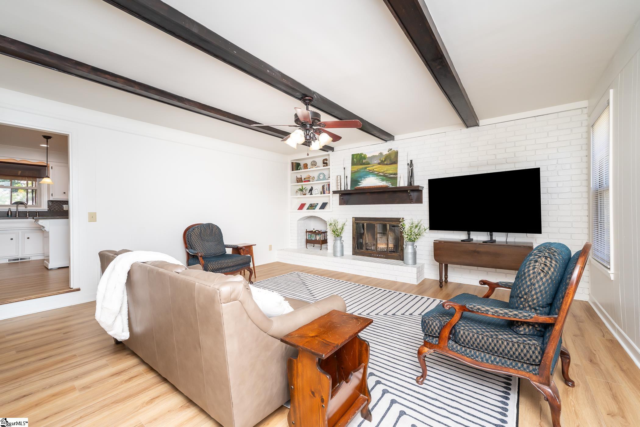 406 Mt Vernon Road Greer, SC 29651 - Photo 4 of 36