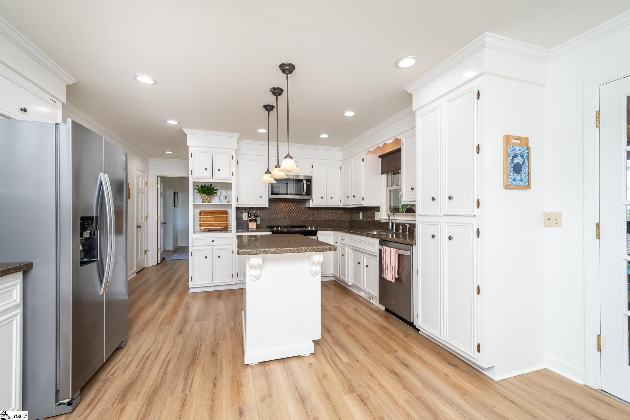 406 Mt Vernon Road Greer, SC 29651 - Photo 8 of 36