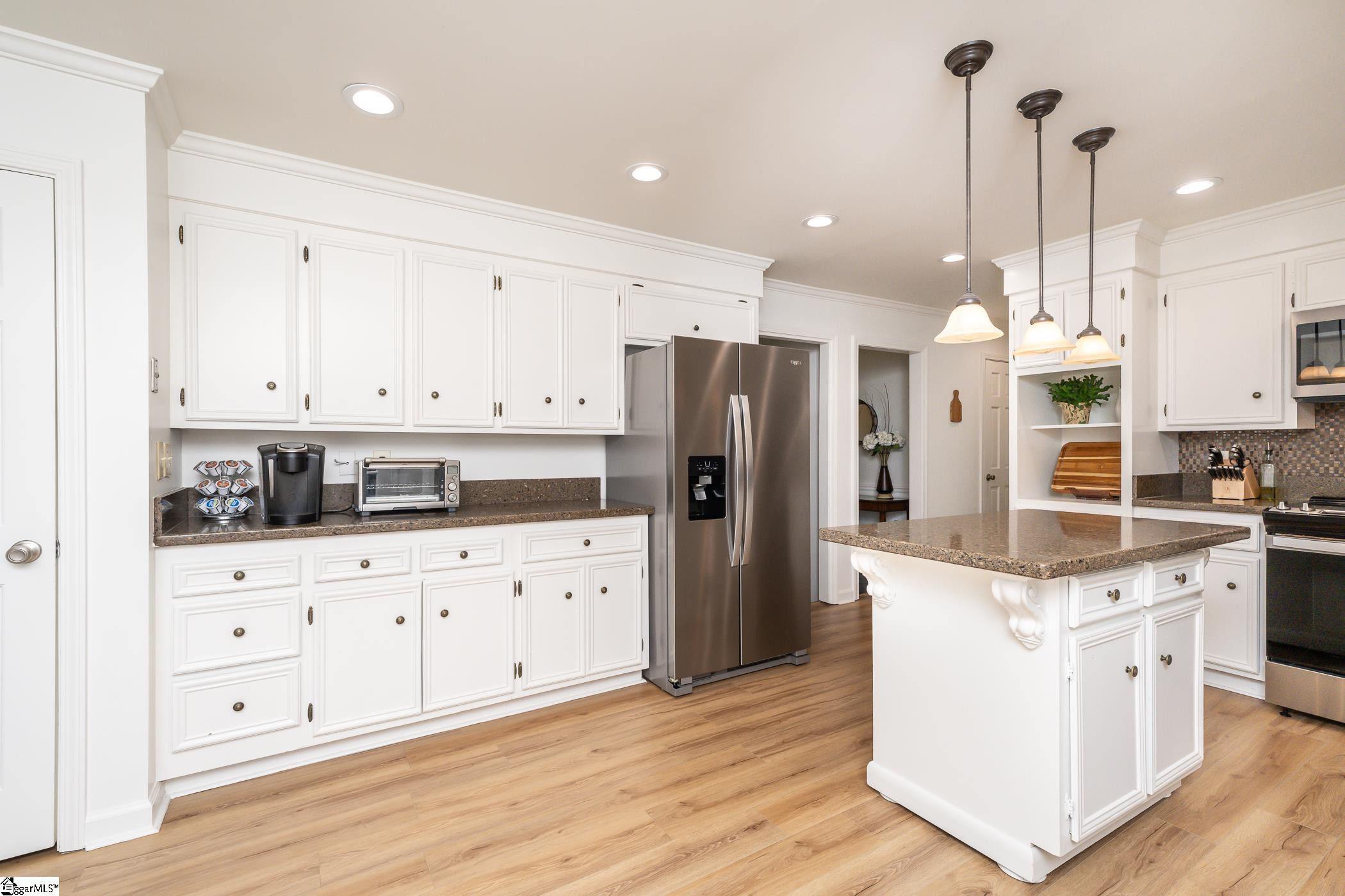 406 Mt Vernon Road Greer, SC 29651 - Photo 9 of 36