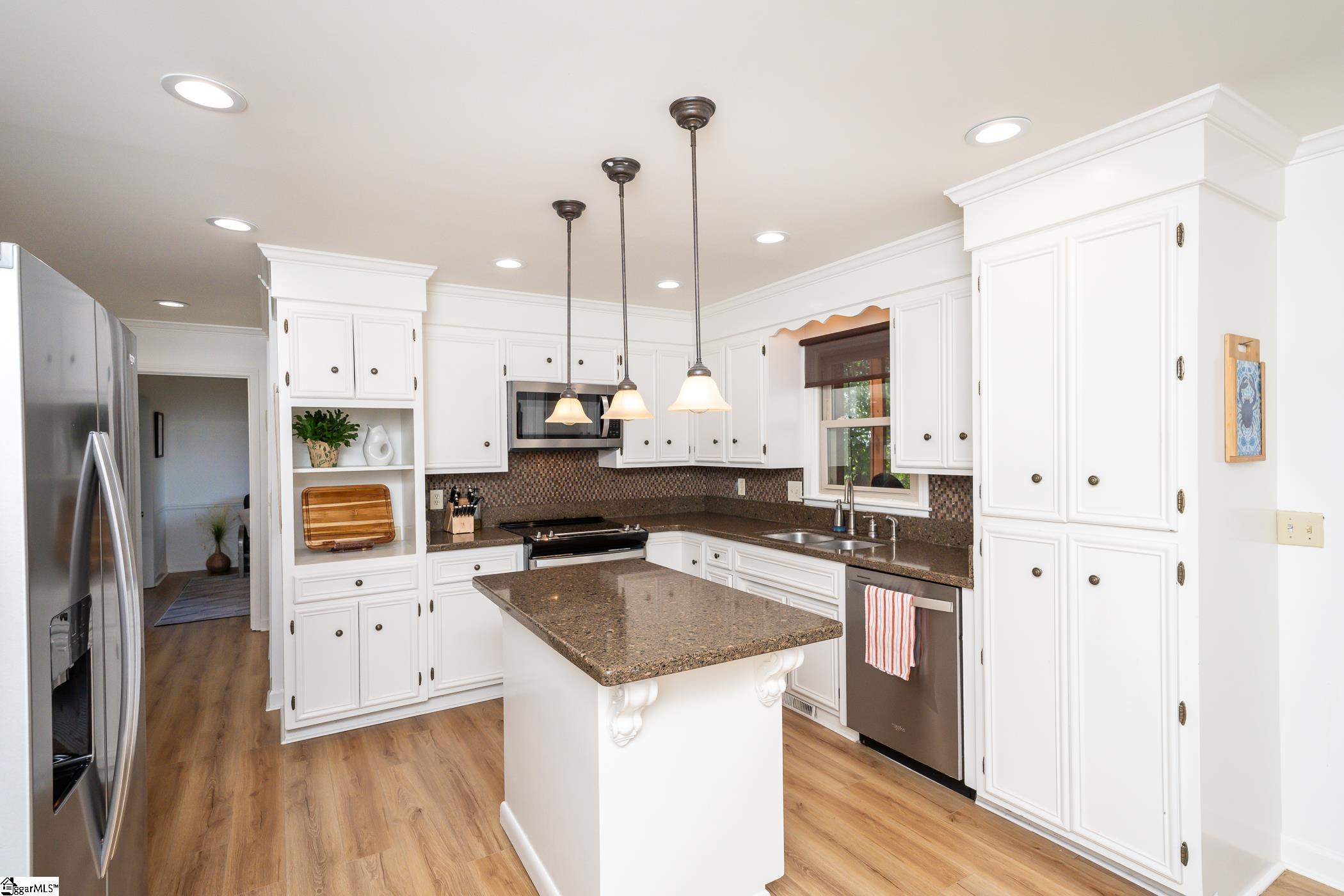 406 Mt Vernon Road Greer, SC 29651 - Photo 10 of 36