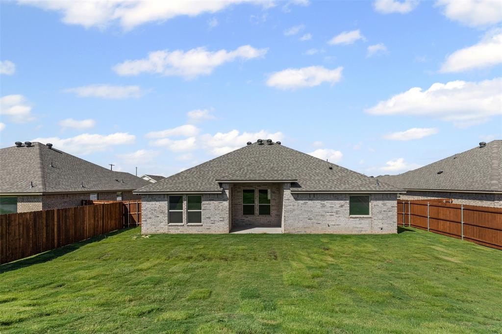 624 Jameson Springtown, TX 76082 - Photo 32 of 40 a front view of a house with a garden