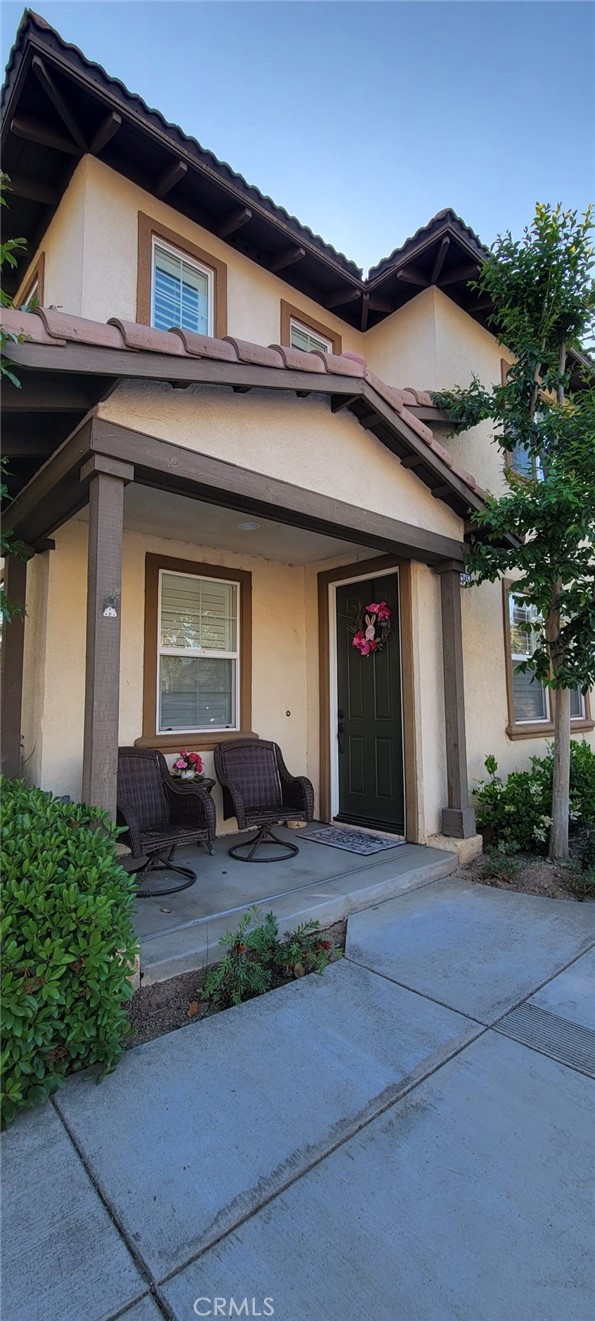 a house view with a outdoor space