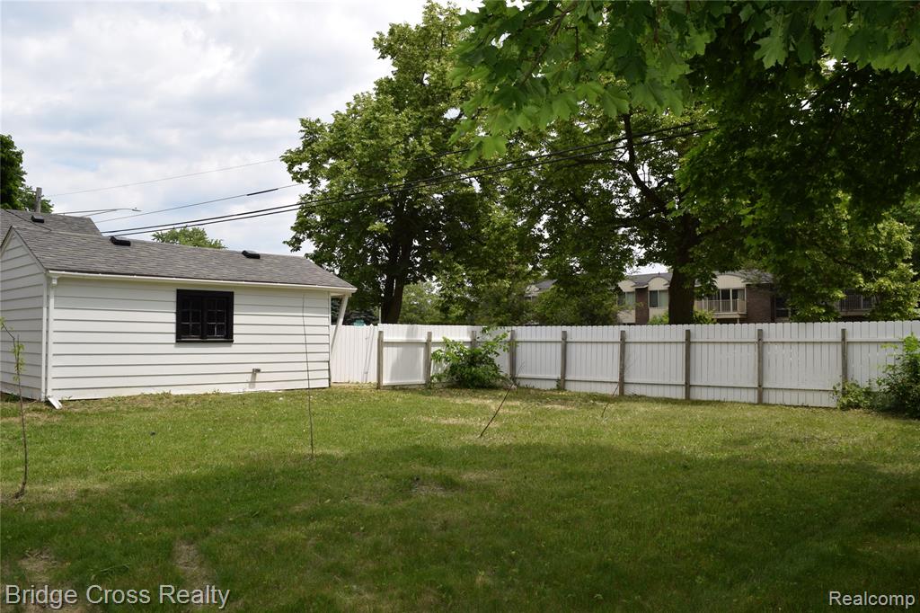 2896 Dorchester Road Birmingham, MI 48009 - Photo 34 of 35