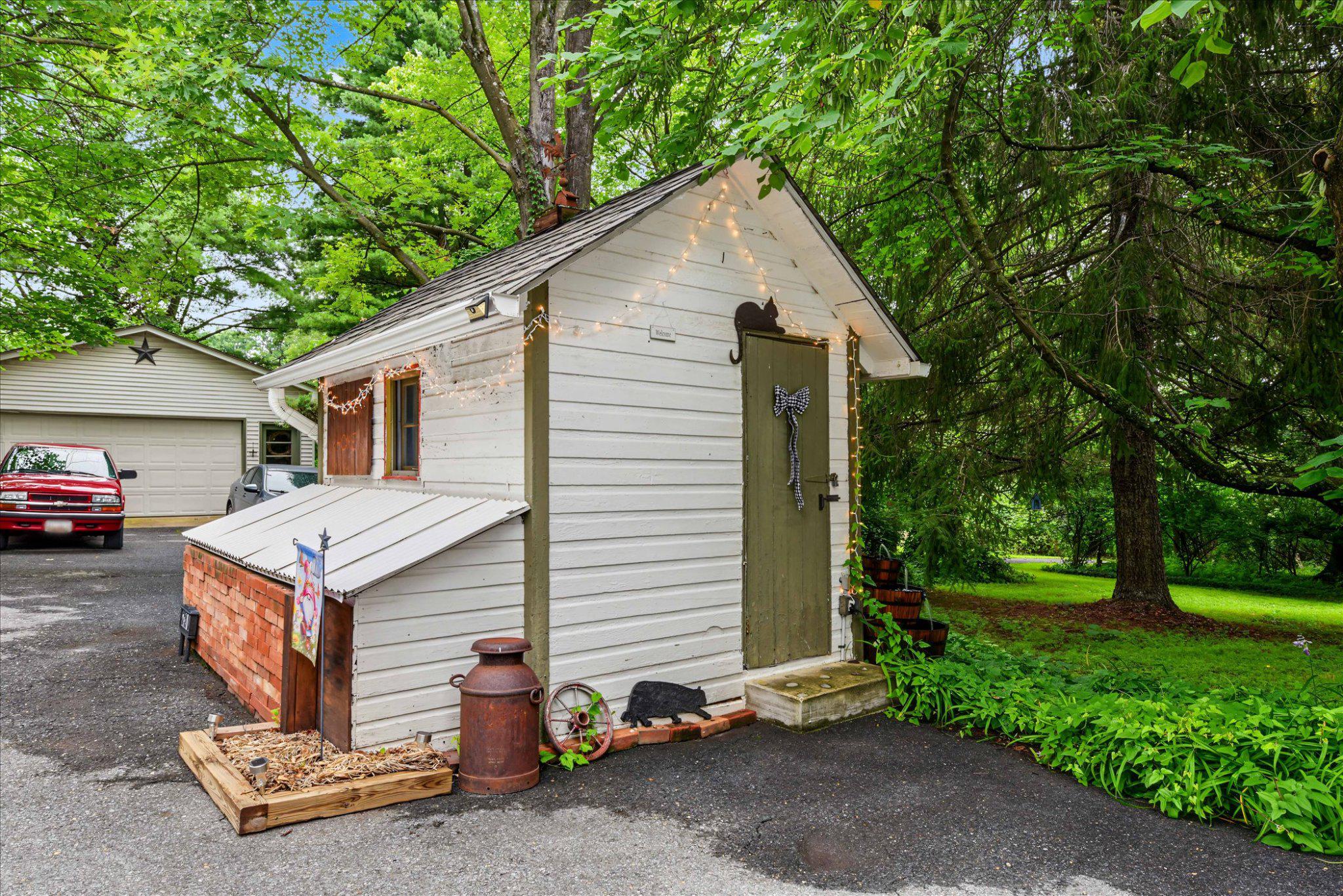 6739 South Clifton Road Frederick, MD 21703 - Photo 39 of 53 Charming Outdoor Building with Bunk Bed