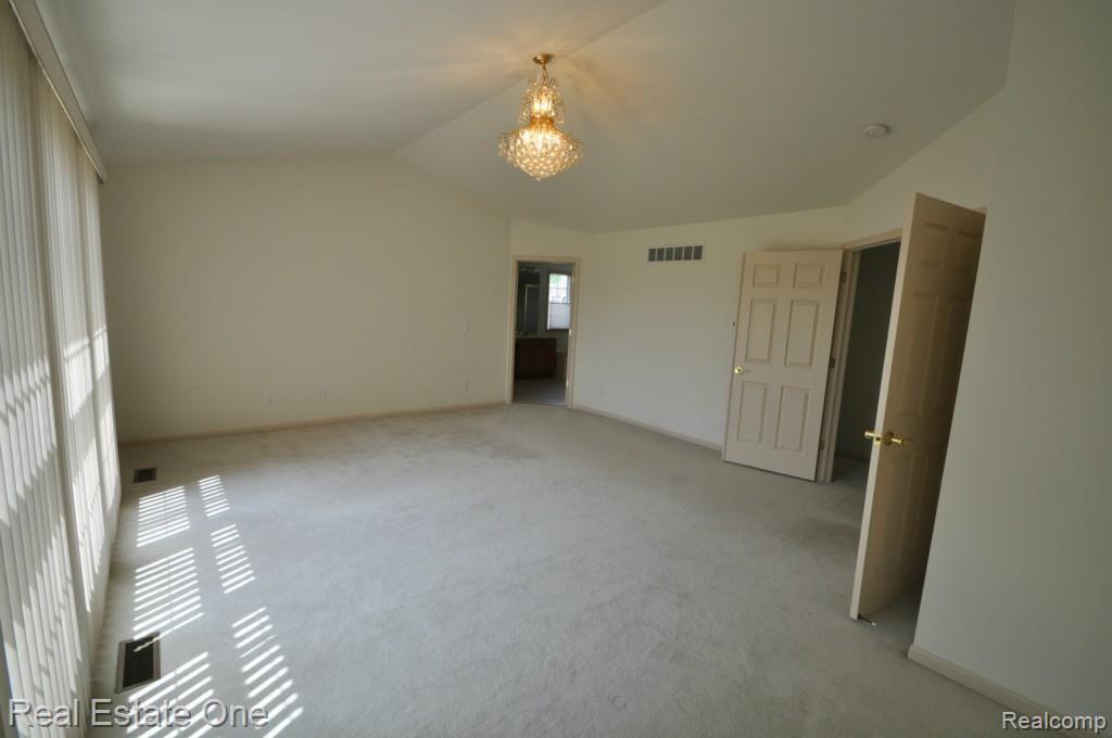 2395 Andover Boulevard Rochester, MI 48306 - Photo 19 of 30 19.jpg