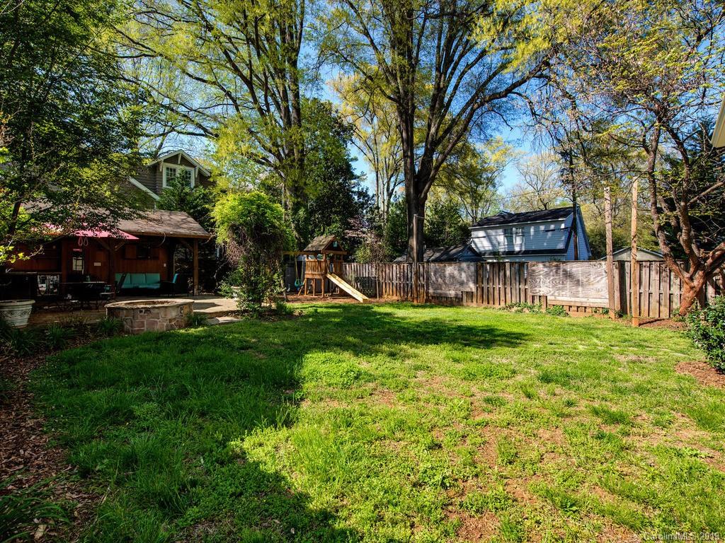 1614 Park Road Charlotte, NC 28203 - Photo 28 of 28 a view of a park with large trees