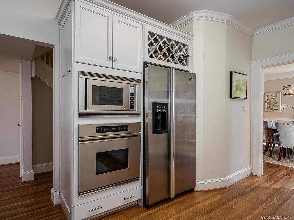 1614 Park Road Charlotte, NC 28203 - Photo 7 of 28 a kitchen with cabinets and stainless steel appliances