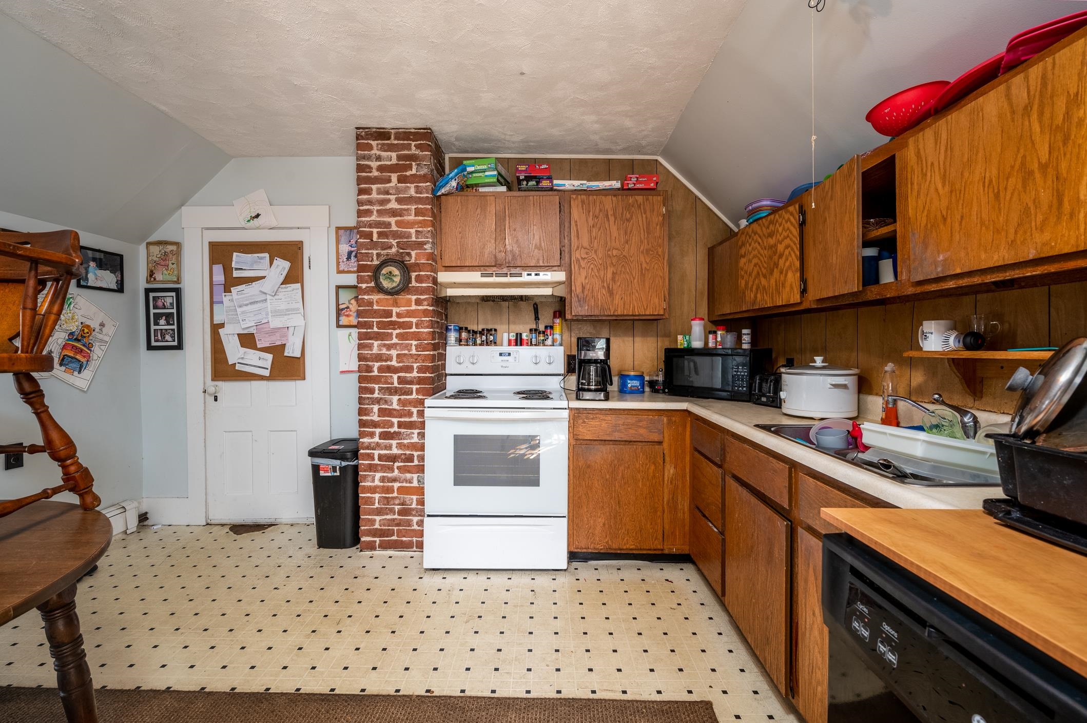 76 Spring Street Laconia, NH 03246 - Photo 13 of 34