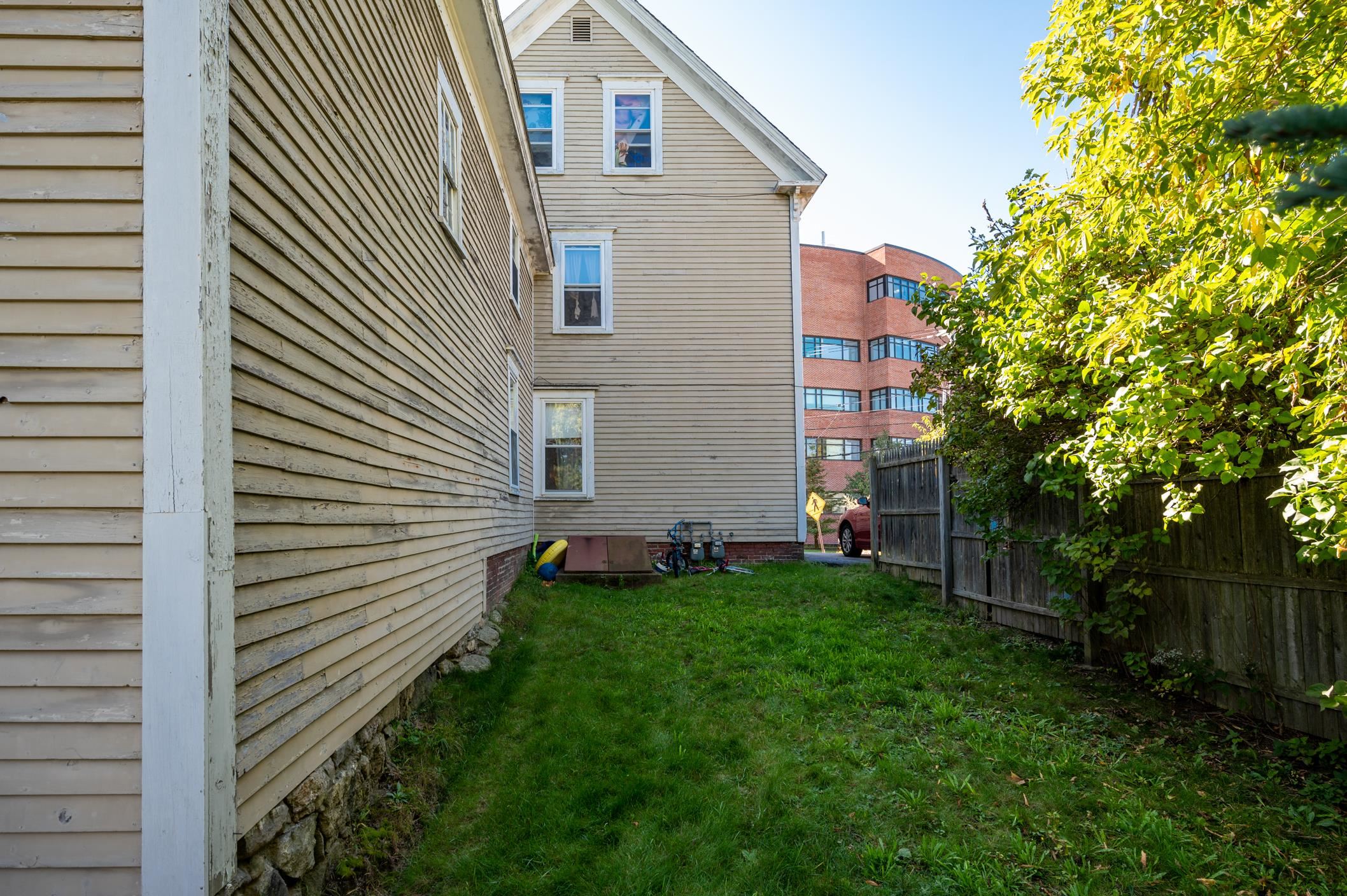 76 Spring Street Laconia, NH 03246 - Photo 27 of 34