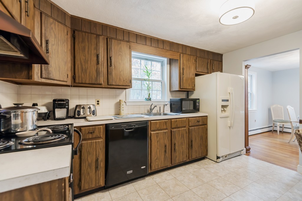 401 High Plain Road Andover, MA 01810 - Photo 3 of 24