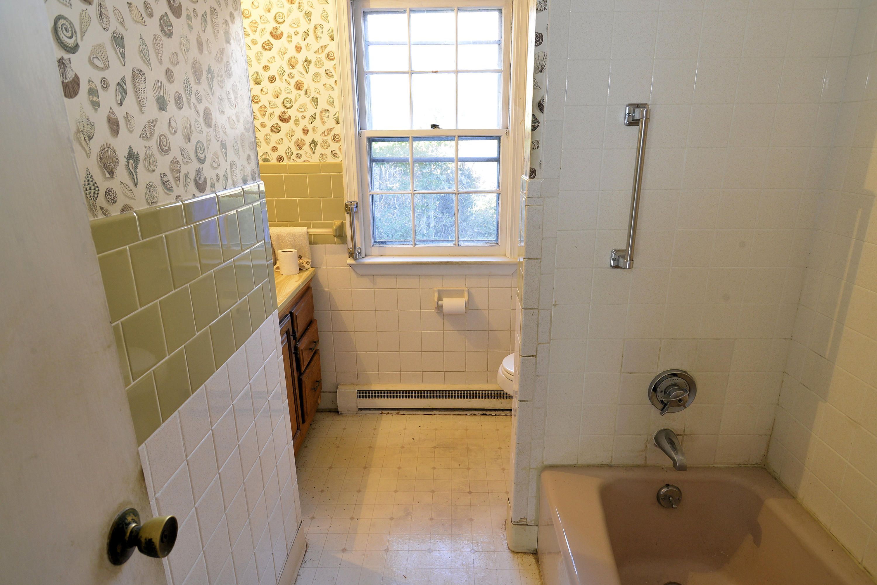 6 Captain Nickerson Road South Yarmouth, MA 02664 - Photo 10 of 20 a bathroom with a tub