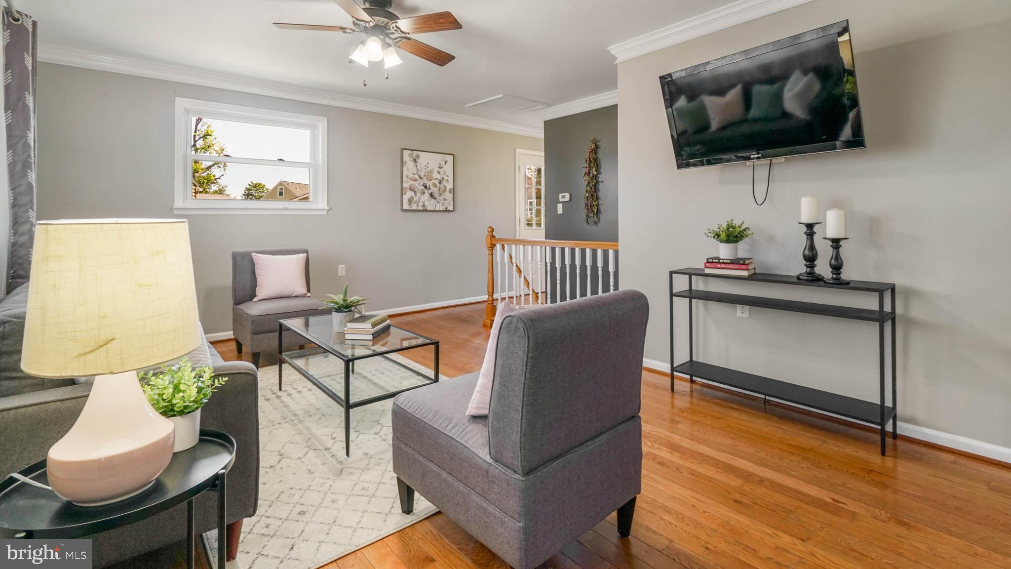 917 Oakleigh Beach Road Baltimore, MD 21222 - Photo 4 of 27 Large living room