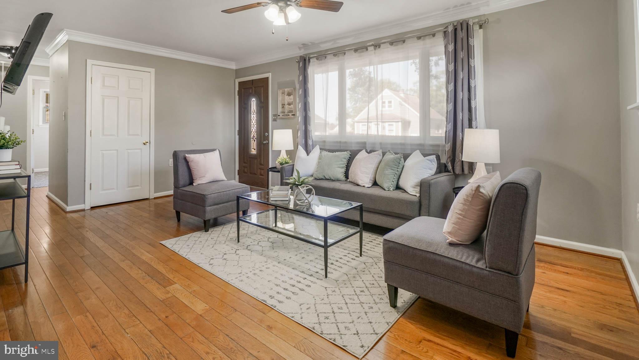 917 Oakleigh Beach Road Baltimore, MD 21222 - Photo 6 of 27 Living Room