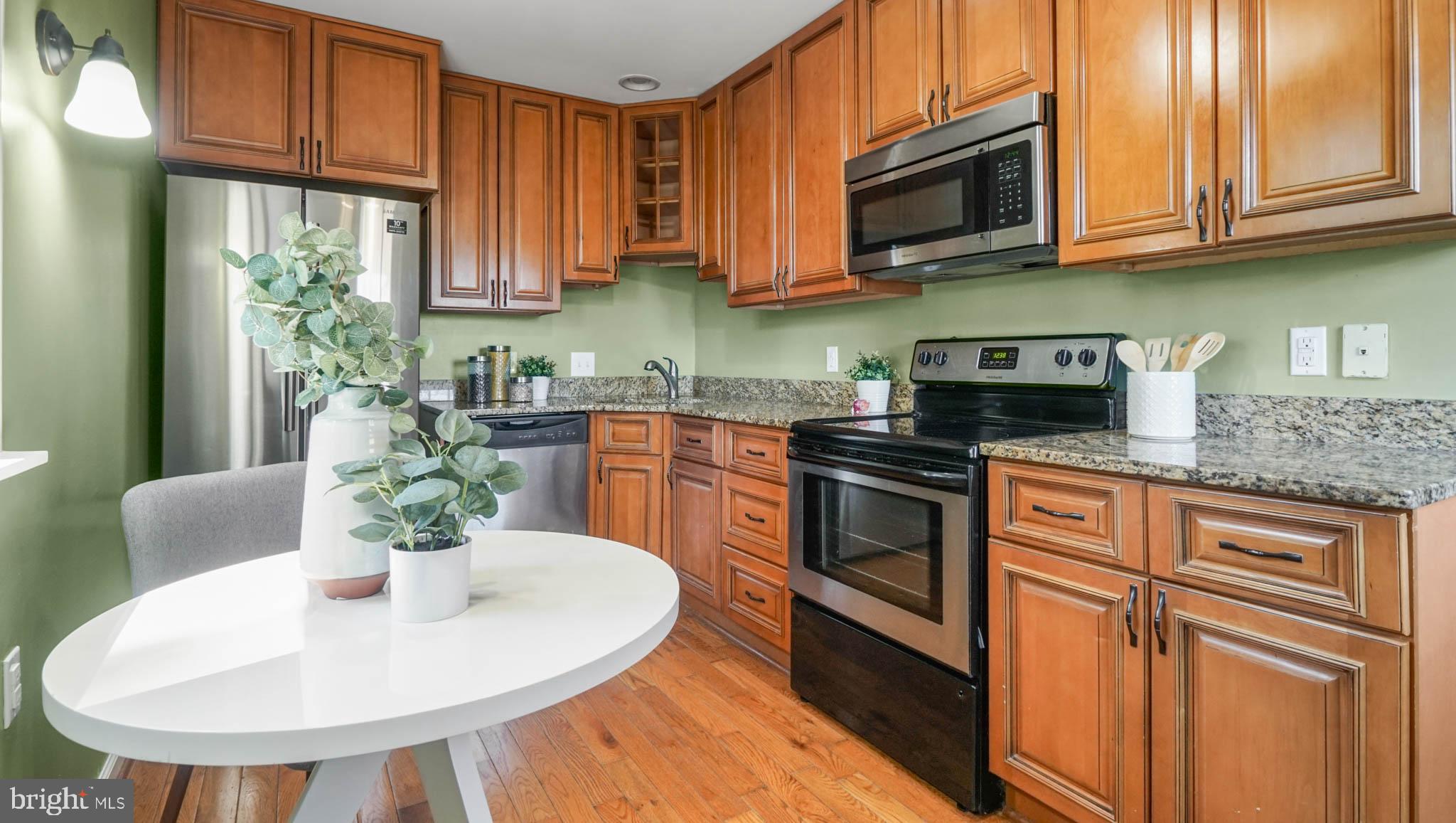917 Oakleigh Beach Road Baltimore, MD 21222 - Photo 7 of 27 Eat-In Kitchen with Granite and SS appliances