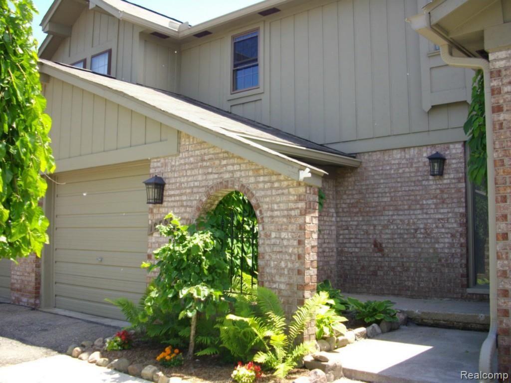 1986 Pondview Court, Unit 116 Rochester, MI 48309 - Photo 3 of 22 Front View