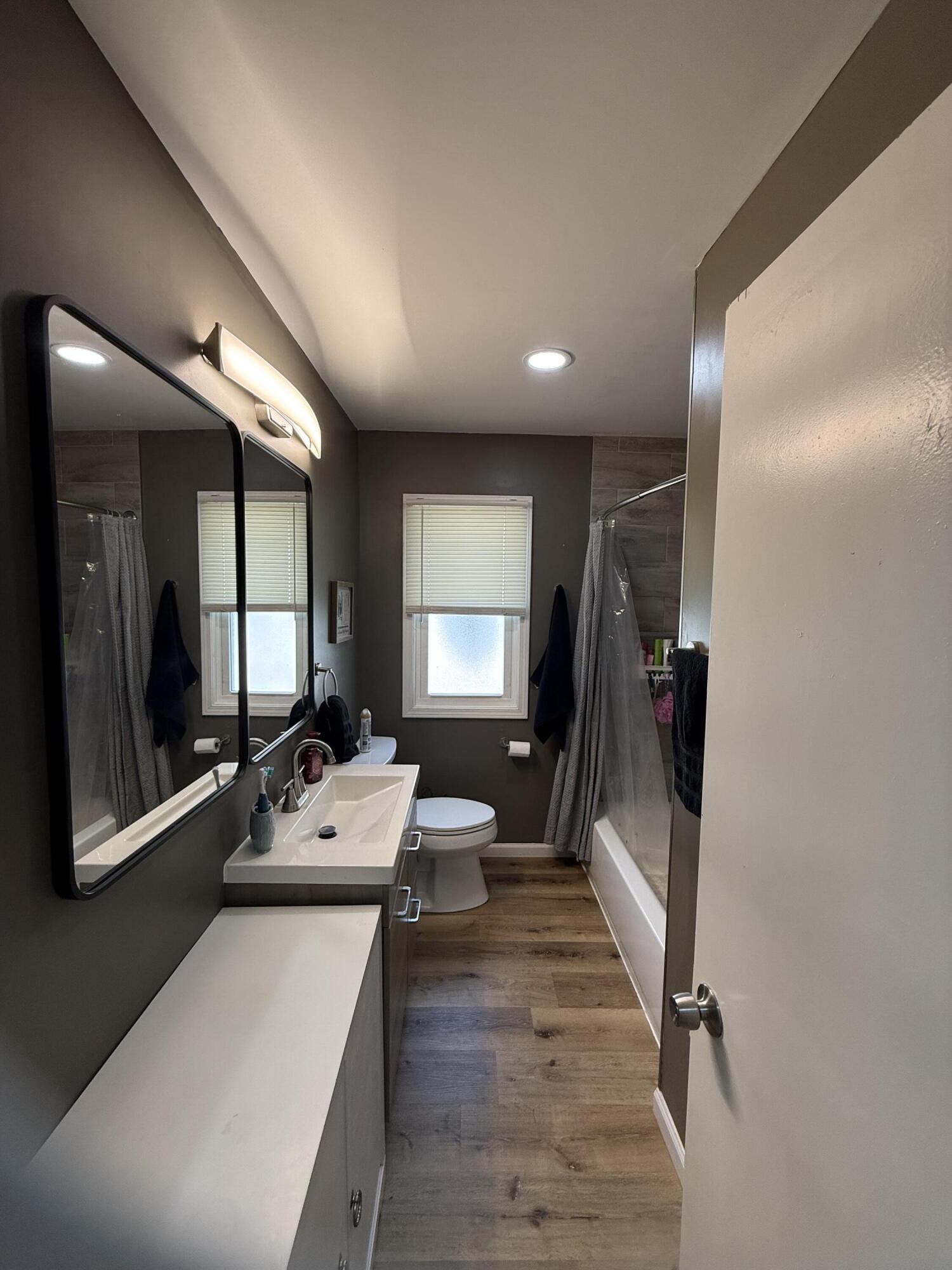 7331 43rd Avenue Kenosha, WI 53142 - Photo 24 of 31 Bath