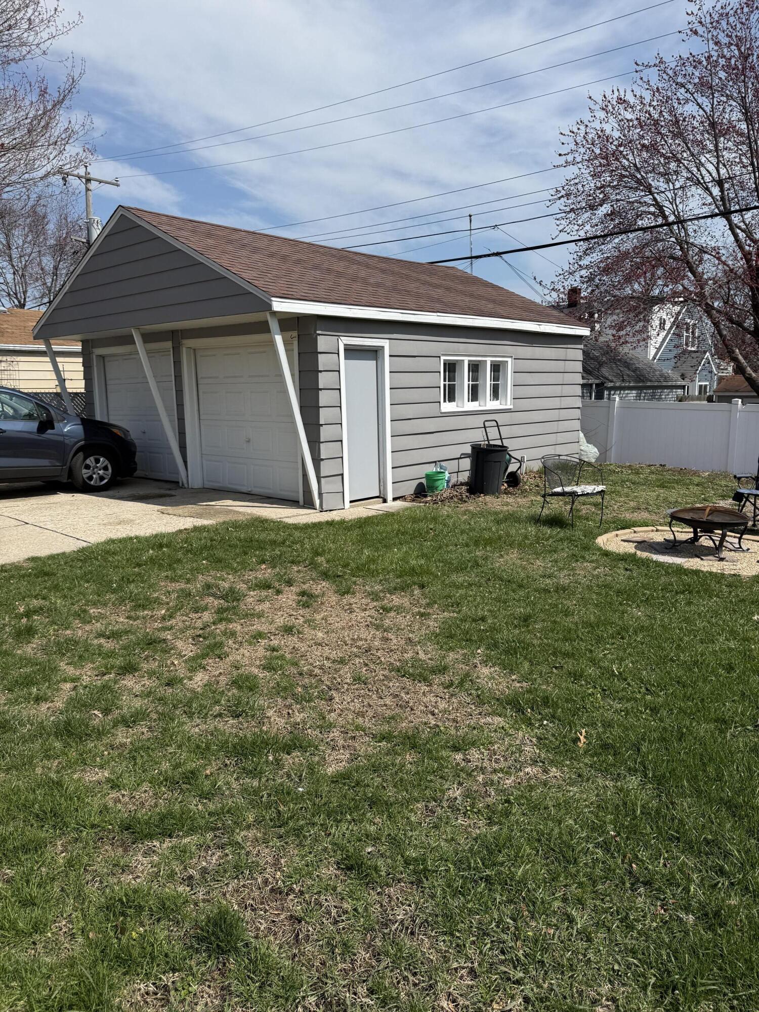 7331 43rd Avenue Kenosha, WI 53142 - Photo 29 of 31 Garage