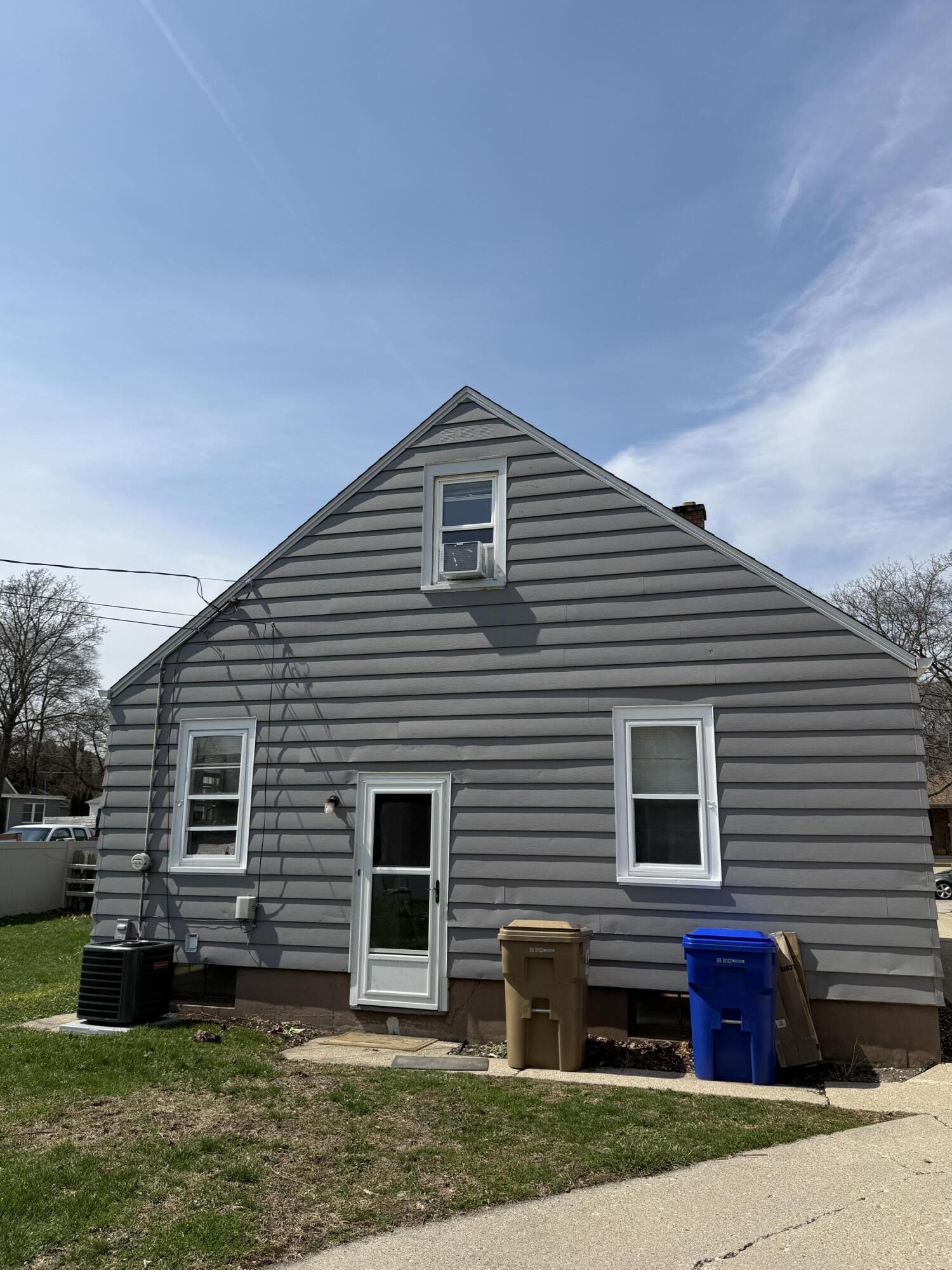 7331 43rd Avenue Kenosha, WI 53142 - Photo 3 of 31 Back