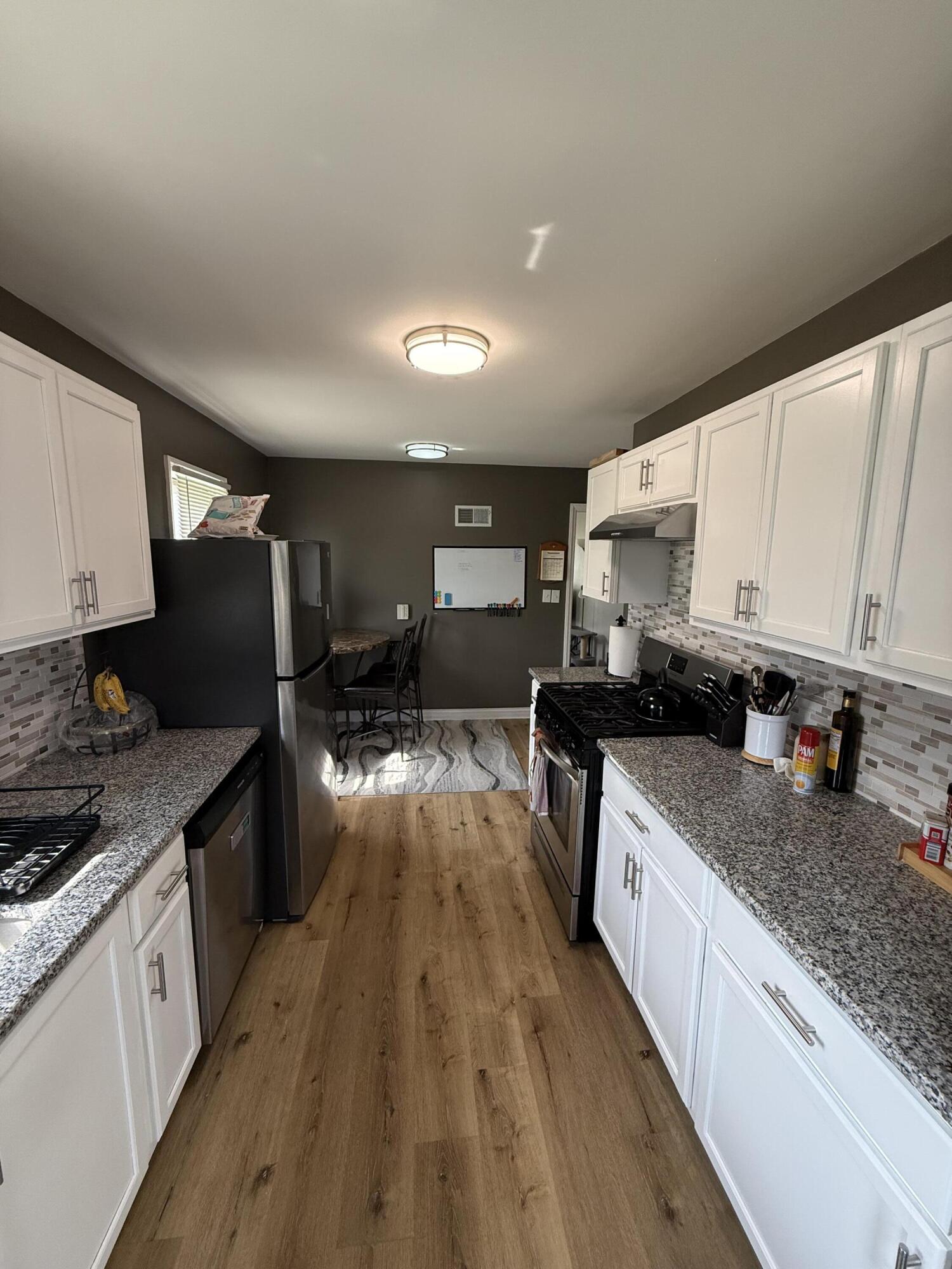 7331 43rd Avenue Kenosha, WI 53142 - Photo 7 of 31 Kitchen