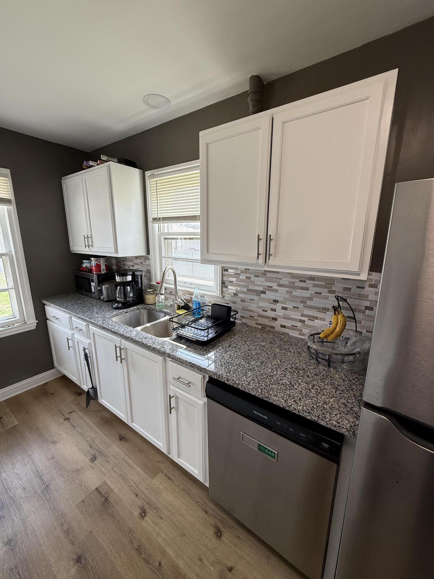 7331 43rd Avenue Kenosha, WI 53142 - Photo 9 of 31 Kitchen