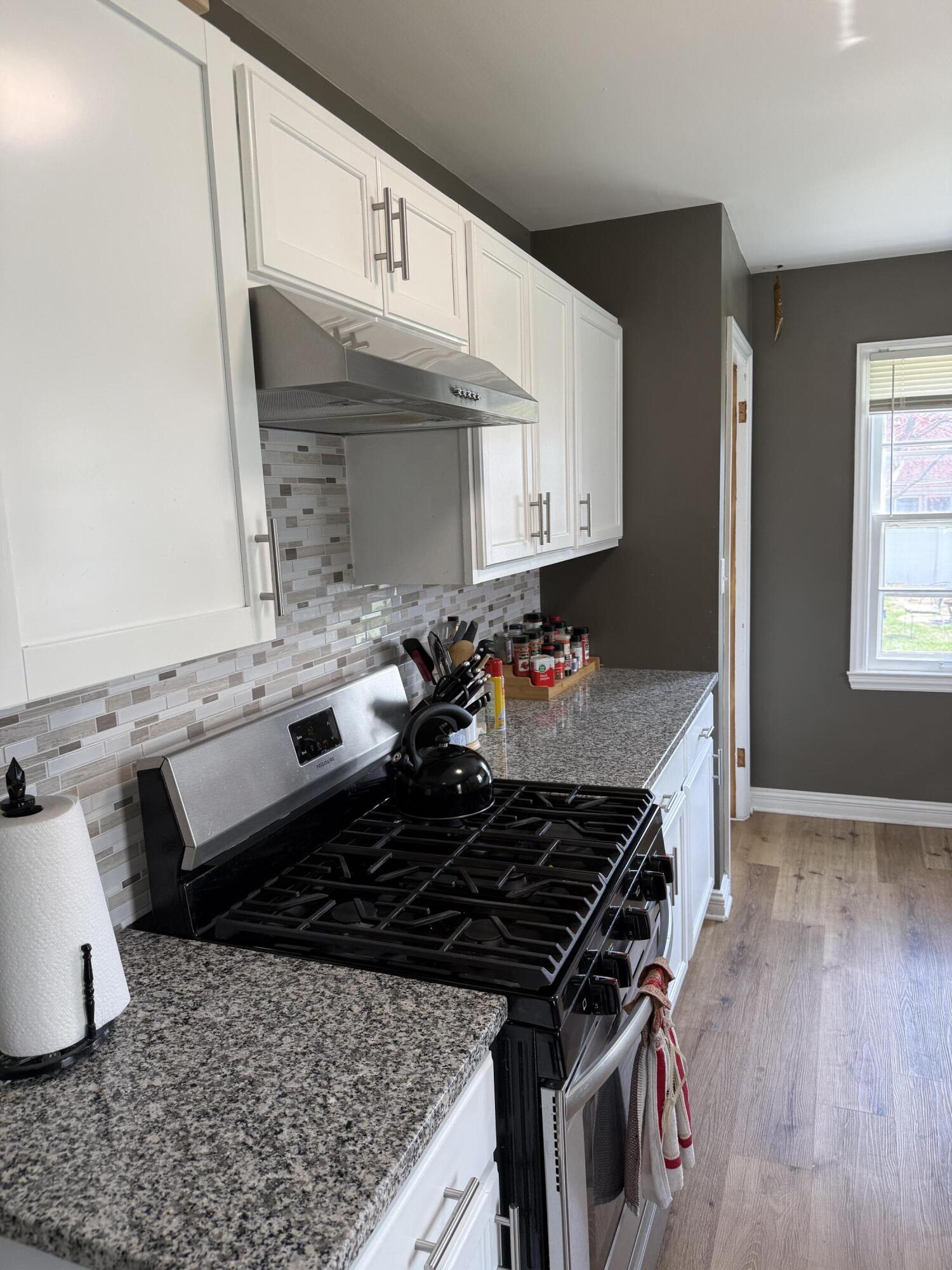 7331 43rd Avenue Kenosha, WI 53142 - Photo 10 of 31 Kitchen