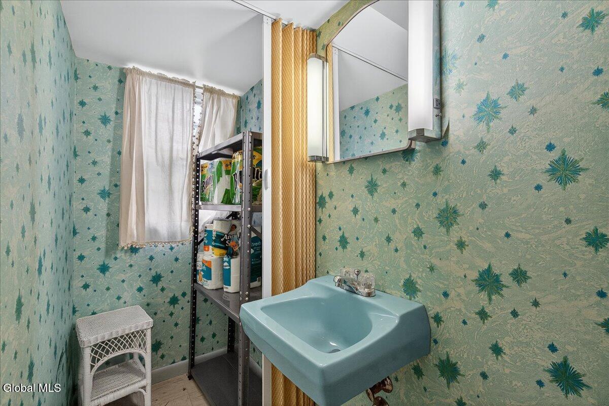 261 Pruyn Hill Road Halfmoon, NY 12118 - Photo 38 of 46 37-261 Pruyn Hill Rd-37