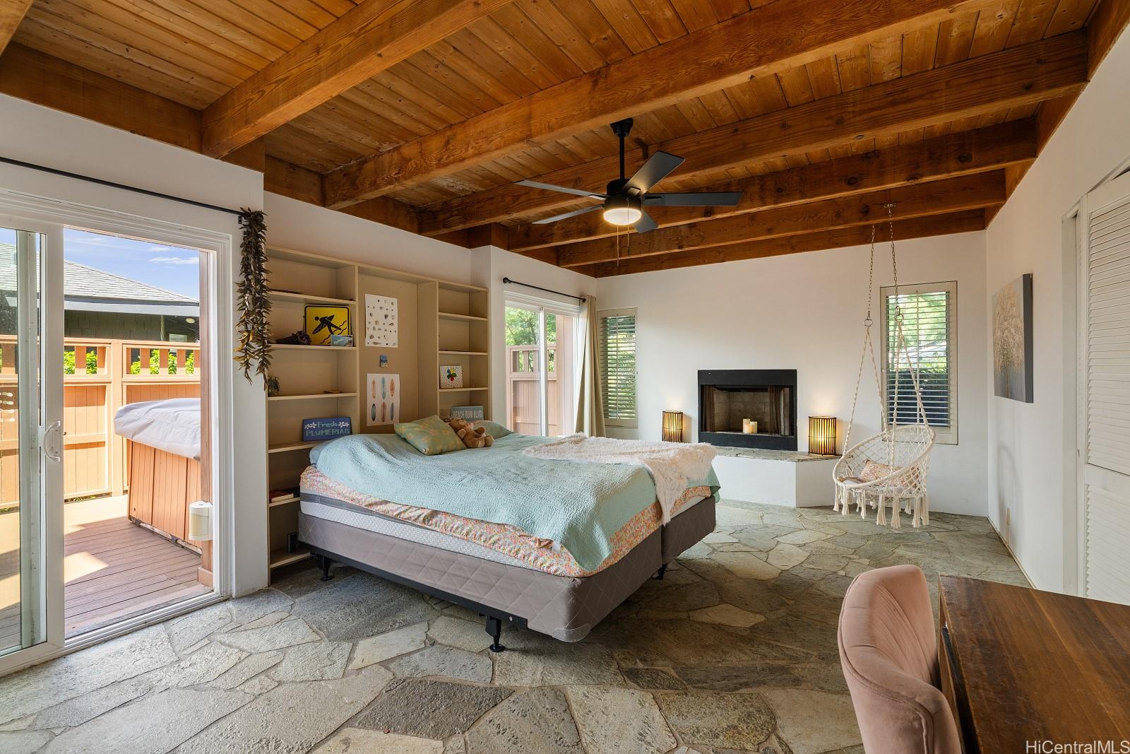 8 Prospect Street Honolulu, HI 96813 - Photo 13 of 25 a spacious bedroom with a bed and a mirror
