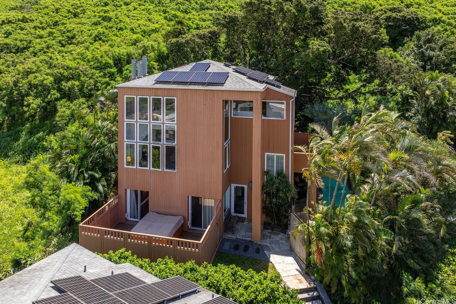 8 Prospect Street Honolulu, HI 96813 - Photo 22 of 25 a front view of a house with garden