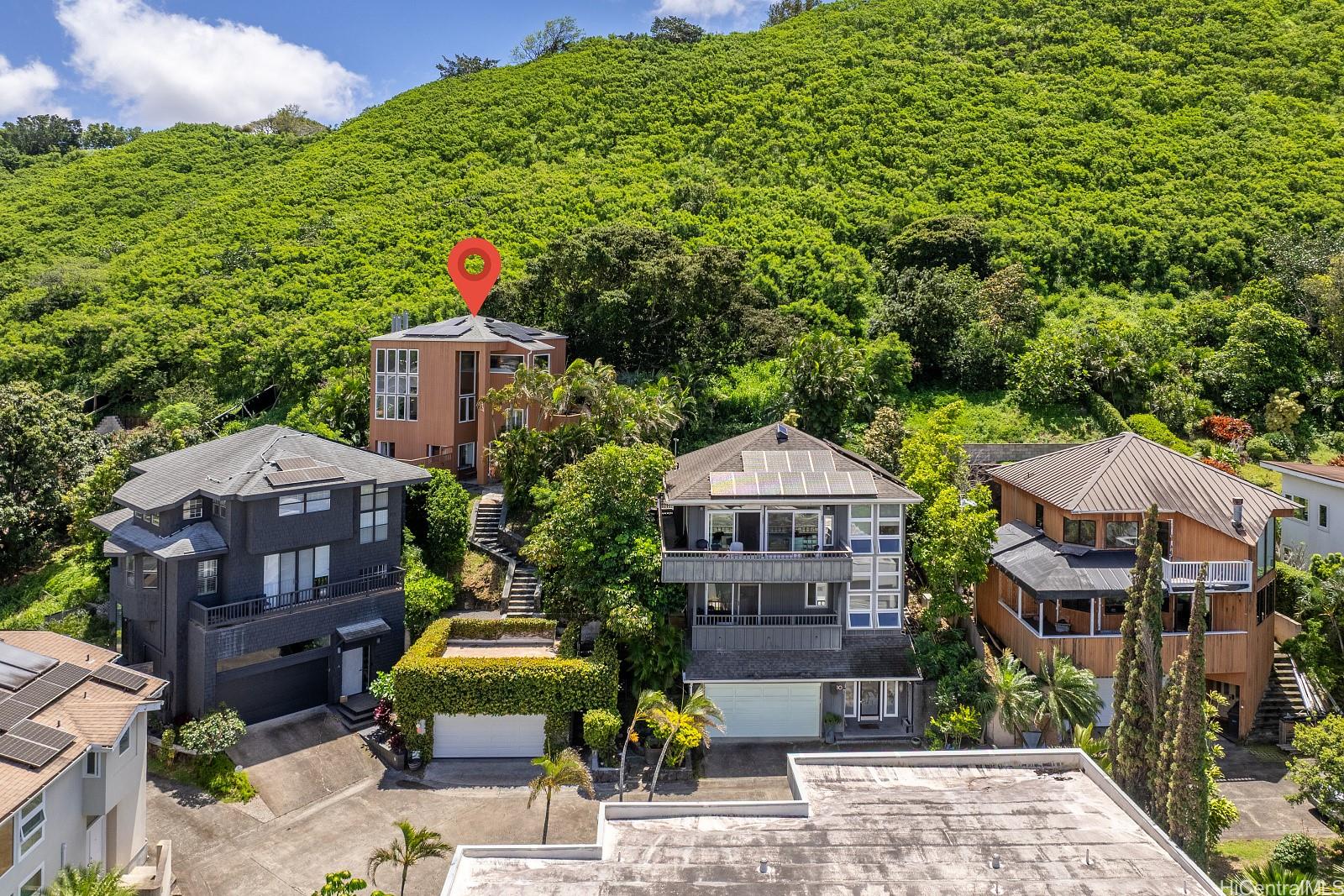 8 Prospect Street Honolulu, HI 96813 - Photo 23 of 25 a front view of a house with garden