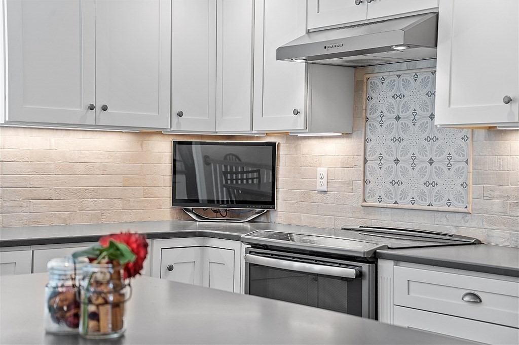 38 Old Road Westford, MA 01886 - Photo 3 of 42 Gallery Image 3