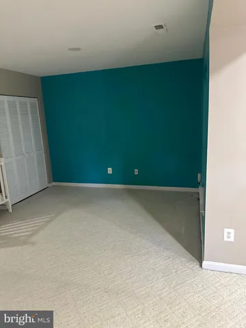 a view of a big room with closet
