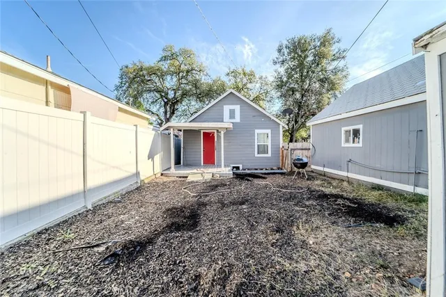 a view of a house with a backyard