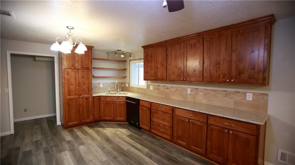 14298 Leavenworth Road Basehor, KS 66007 - Photo 12 of 51